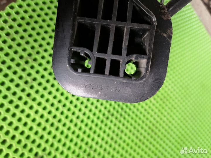 Педаль газа Рено Лагуна 1