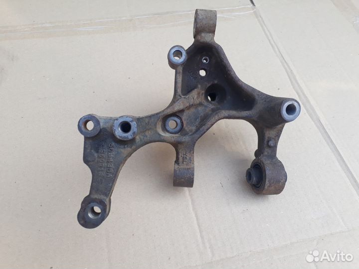 Кулак поворотный задний левый Jetta 5,6, Passat B7