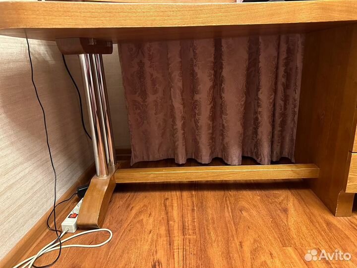 Стол письменный из дерева