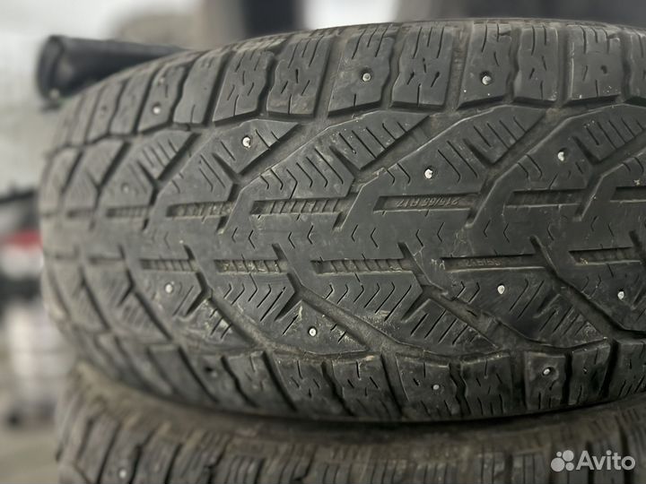 Tigar Ice 215/55 R17