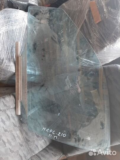 Передние стёклj Мерседес w210 правое