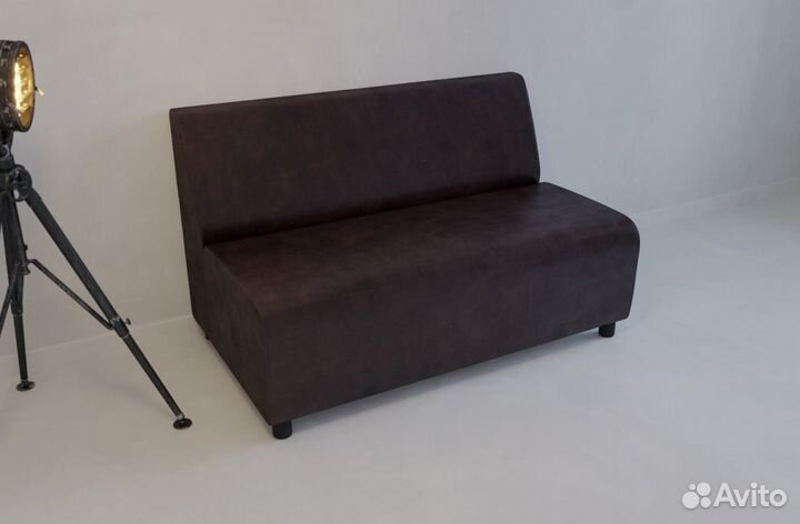 Диван в кафе