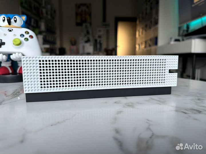 Xbox One S 500gb идеальное состояние гарантия