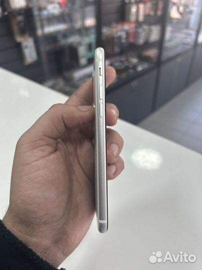 iPhone SE (2020), 64 ГБ