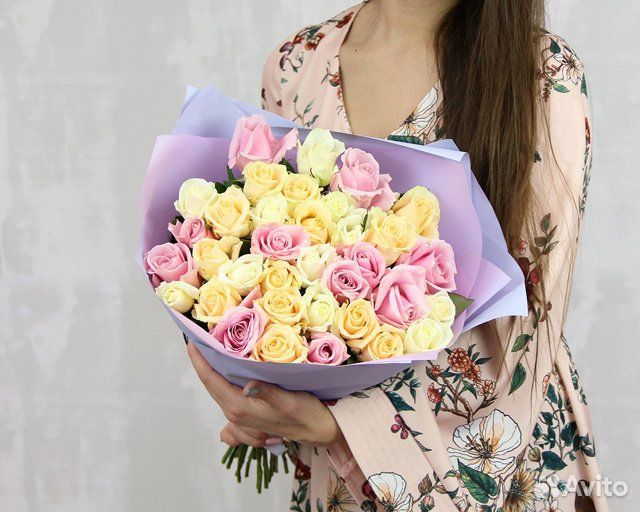 Букет из 35 роз 50-60 см микс (Россия) в упаковке
