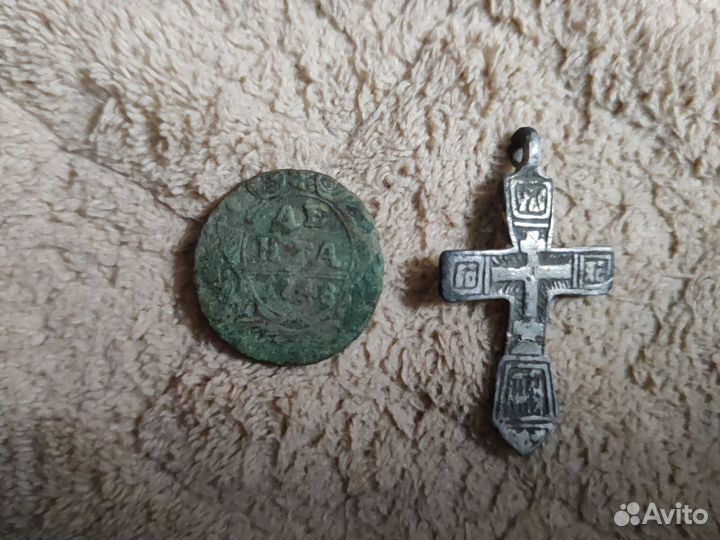 Крест и монета 1748г