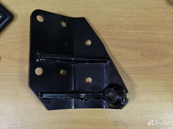 Кронштейн двигателя газон next передний правый