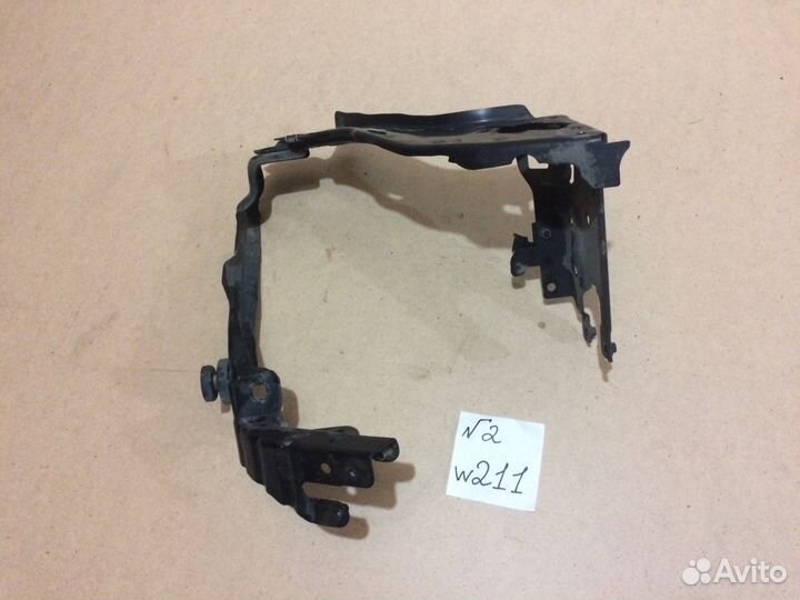 Крепление фар(очко) Mercedes W211