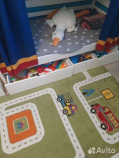 Двухъярусная кровать