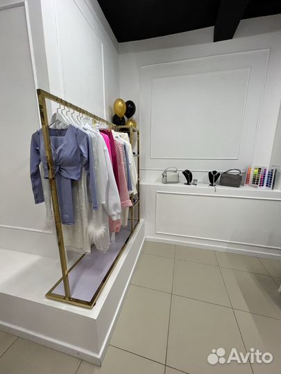 Продажа шоурума (с одеждой или без) на Садовом