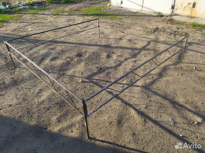 Оградки на кладбище