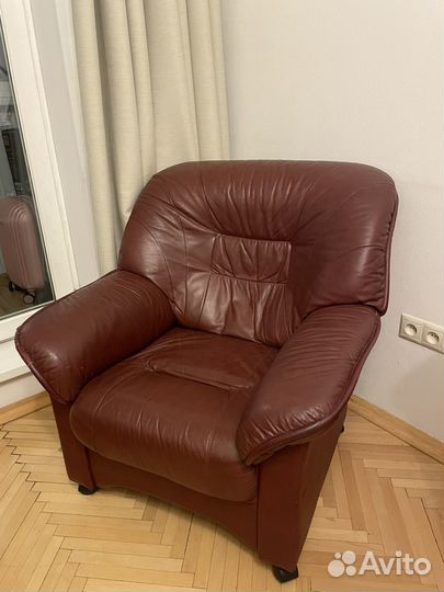Кожаное кресло бу