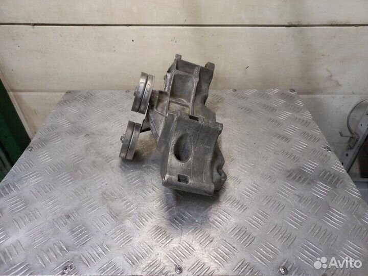 Кронштейн генератора Skoda Octavia Tour AHW