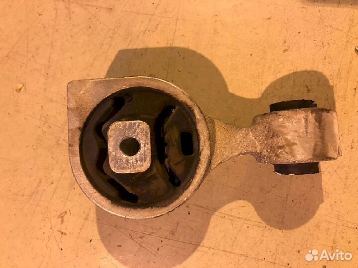 Опора двигателя (подушка двс) правая 11350JA000 Ni