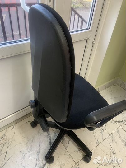 Офисное кресло