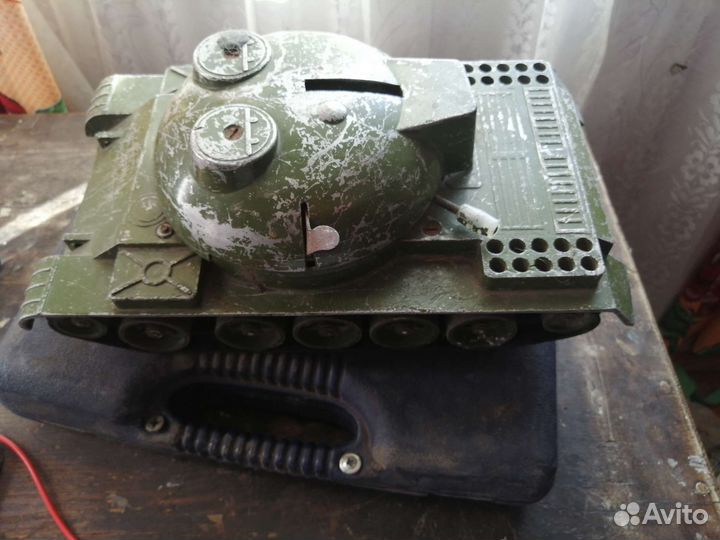 Игрушка танк СССР