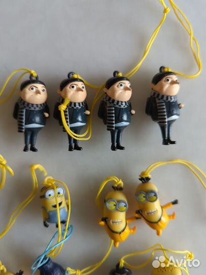 Миньоны фигурки из шоколадных яиц чупа чупс