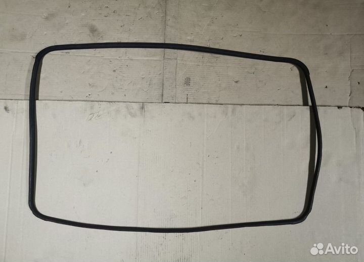 Уплотнитель люка Mercedes W124. Седан и универсал