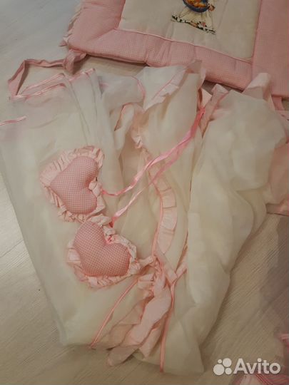 Комплект в детскую кроватку (борт, балдахин,белье)