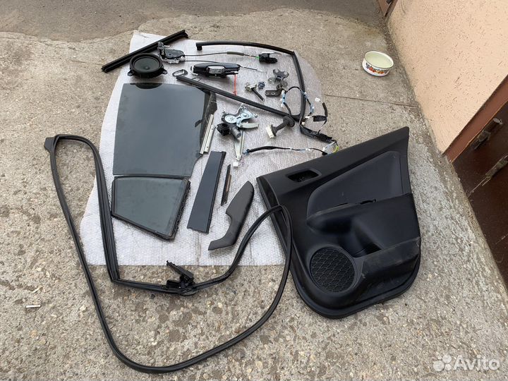 Части прав.зад. двери Toyota Prius 50 51 52 55