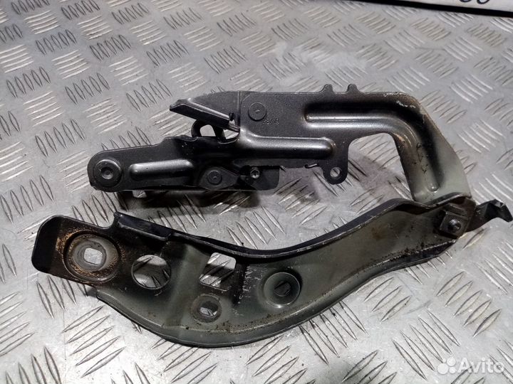 Б/У Петля капота правая#001