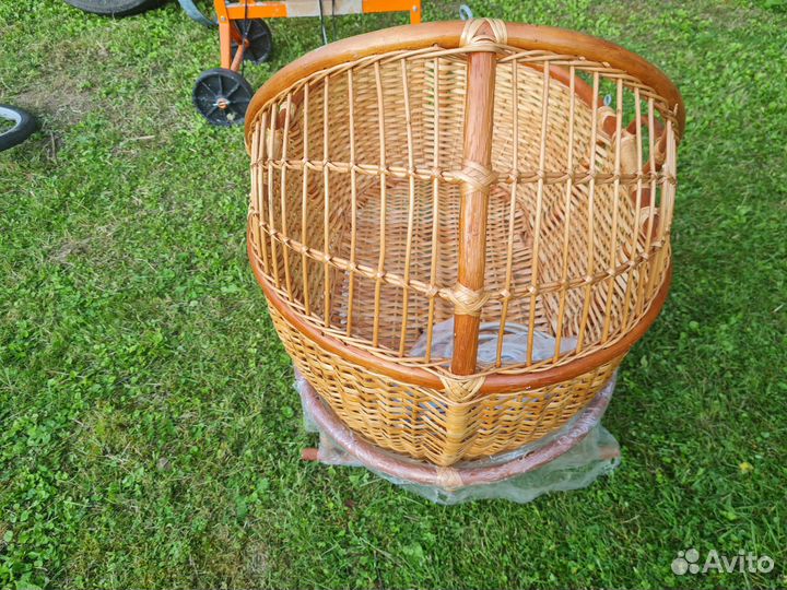 Колыбель плетеная на подставке (лоза)