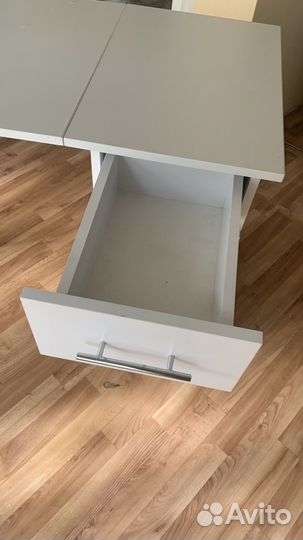 Маникюрный стол складной