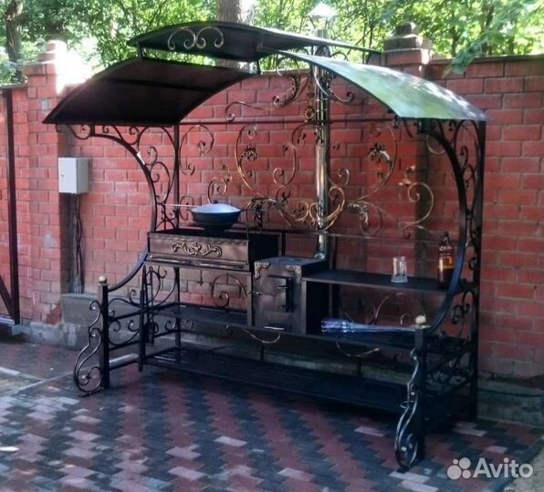 Мангал с крышей