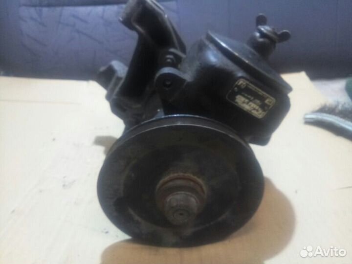 Насос гидроусилителя Mercedes-Benz 300 W123 3.0D