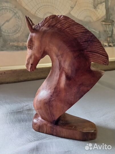 Статуэтка из дерева бюст коня