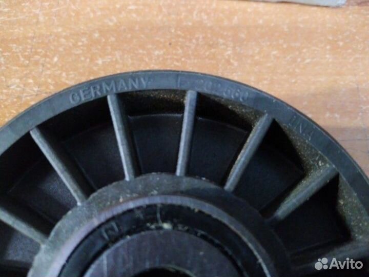 Ролик обводной поликлинового ремня Mercedes-Benz