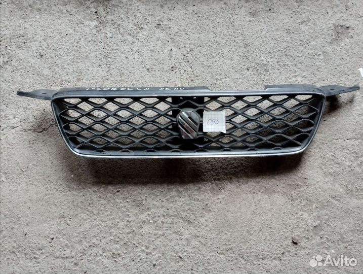 Toyota Sprinter E100 решетка радиатора