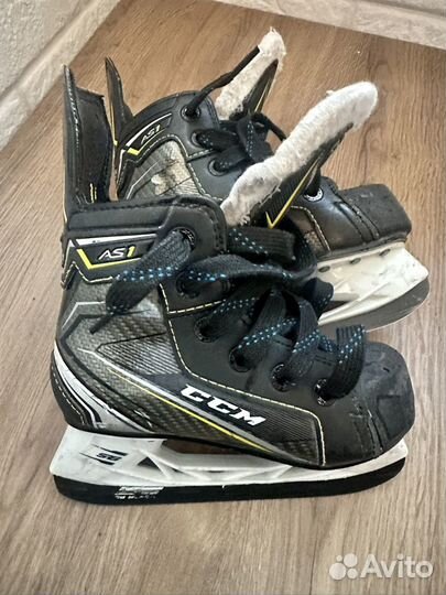 Хоккейные коньки CCM 28 размер