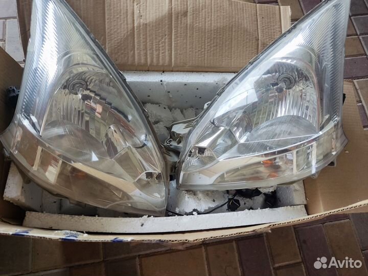 Фары Daihatsu move 2010 г