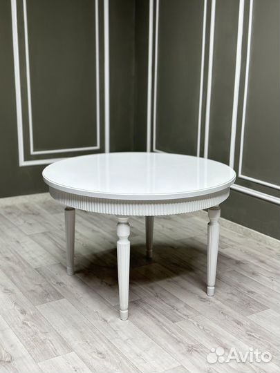 Стол и стулья новые