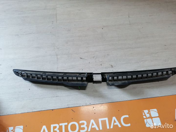 Дефлектор обдува лобового секла Volkswagen Polo 5