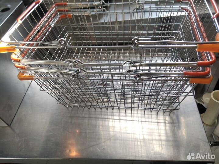 Корзина покупательская с ручками металлическими