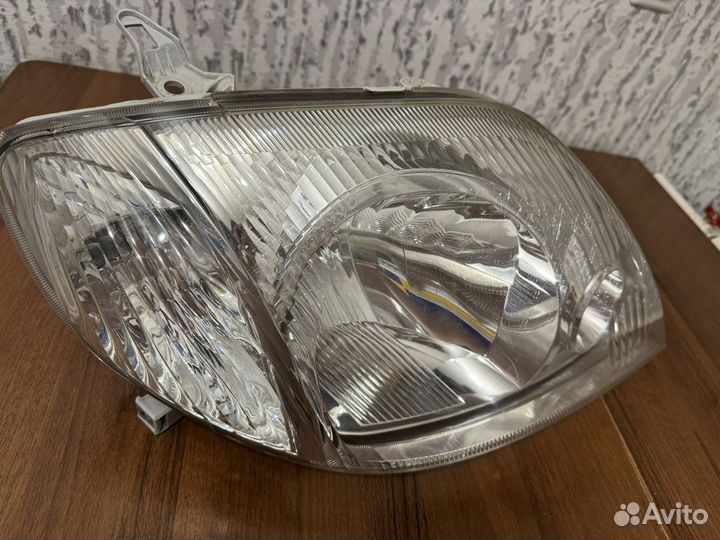 Фара Правая Toyota Corolla Fielder Allex Runx Е120