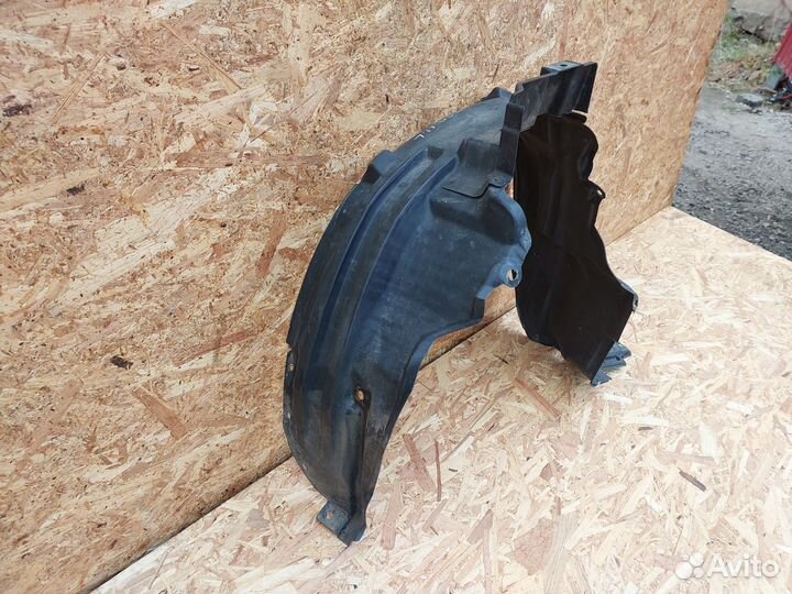 Подкрылок передний левый Nissan X-Trail T30