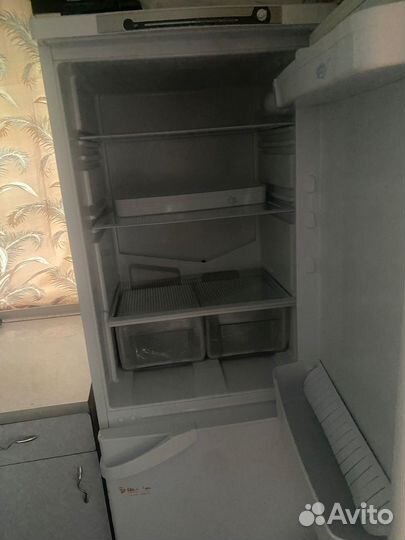 Холодильник indesit