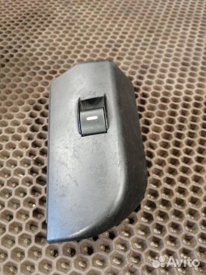 Кнопка стеклоподъёмника задняя левая Land Rover