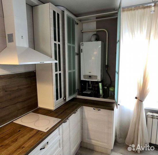 Кухня на заказ в стиле хай-тек