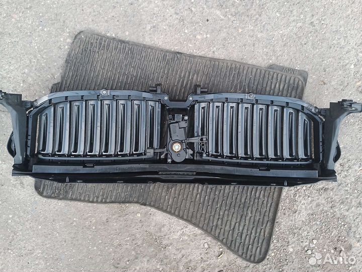 Решетка радиатора с заслонками BMW 5' G30