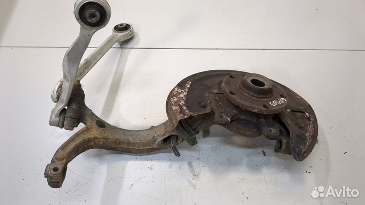 Ступица (кулак, цапфа) правая передняя Volkswagen Passat 5