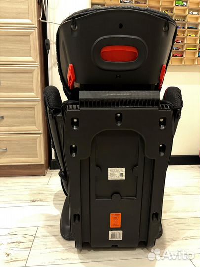 Автомобильное кресло