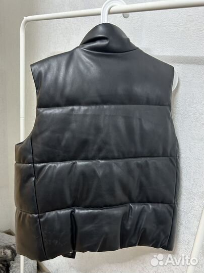 Женская кожаная жилетка