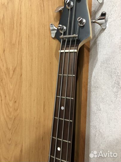 Бас гитара yamaha