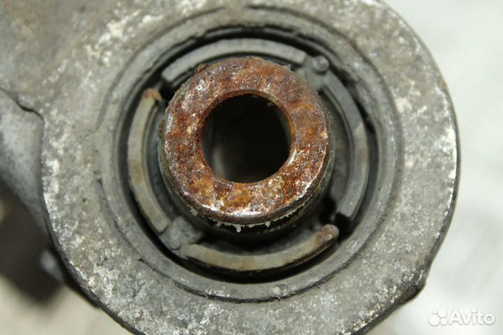 Кулак задний левый (цапфа) Suzuki Kizashi 2WD