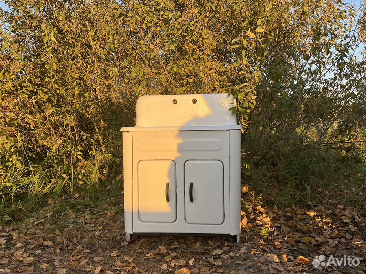 Старинная раковина умывальник с тумбой