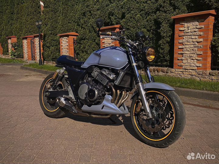 Honda CB 400 SF Cafe racer